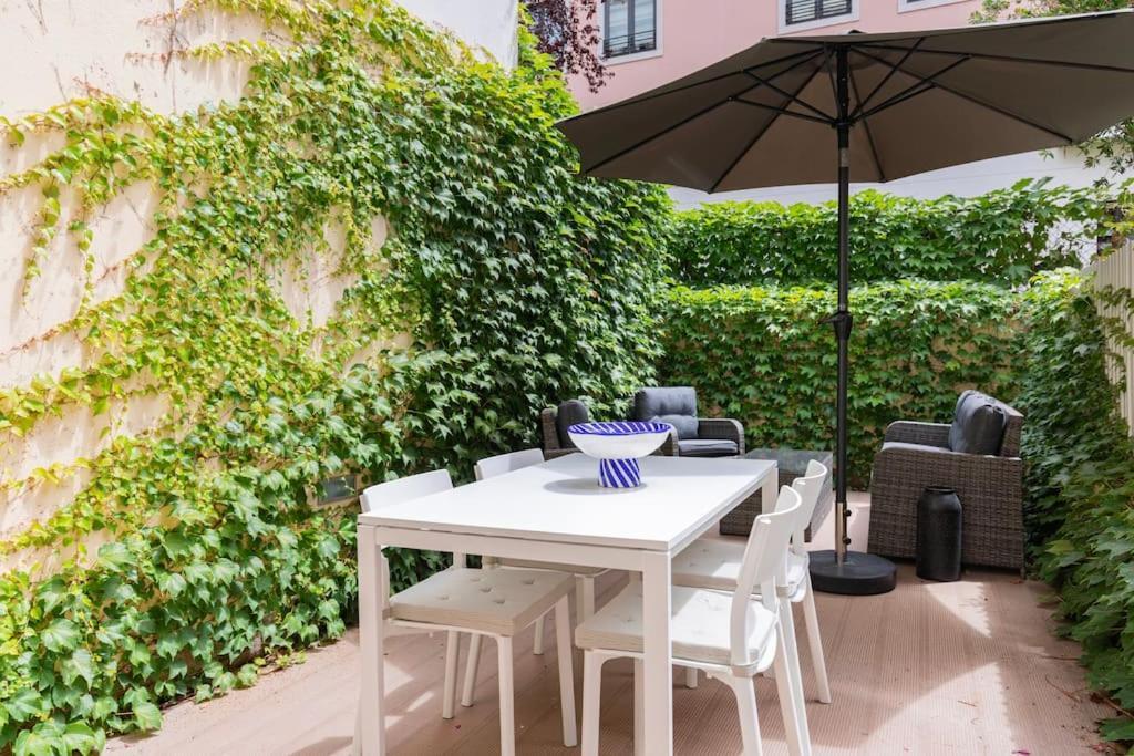 156 Banksy Oasis Terrace *